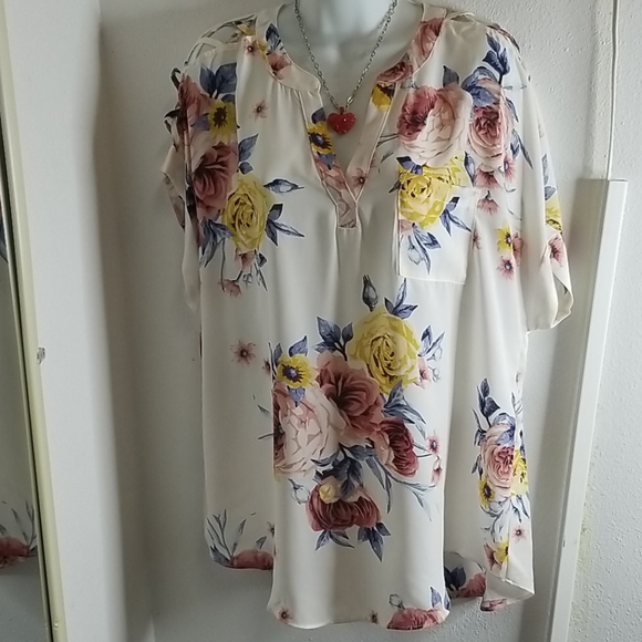 Moa Moa Tops - Floral plus size blouse